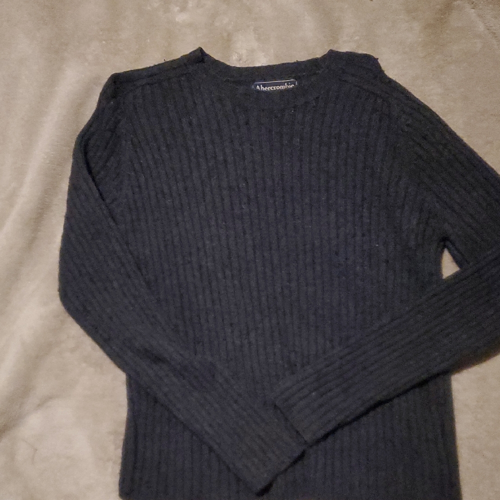 Abercrombie & Fitch Men's Dark Gray Crewneck Sweater. Some Pilling. Warm.